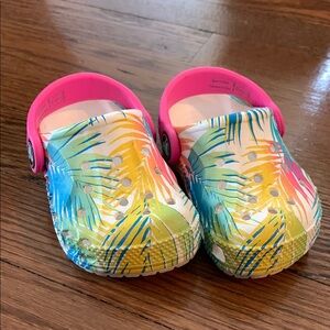 Kids Crocs, jungle print, size 5